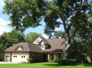 312 Juniper St, Lake Jackson, TX 77566