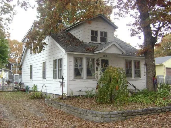 211 Wood St, Warwick, RI 02889