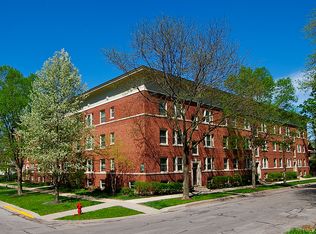 218 Pleasant St #140-1, Oak Park, IL 60302