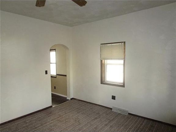 2nd image of 40 S 4th St