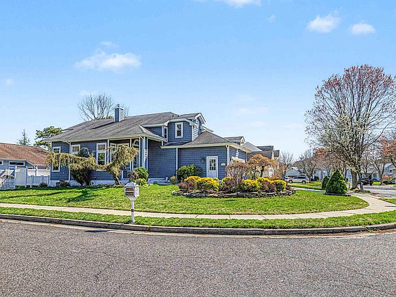 3rd image of 7 Coronado Ln