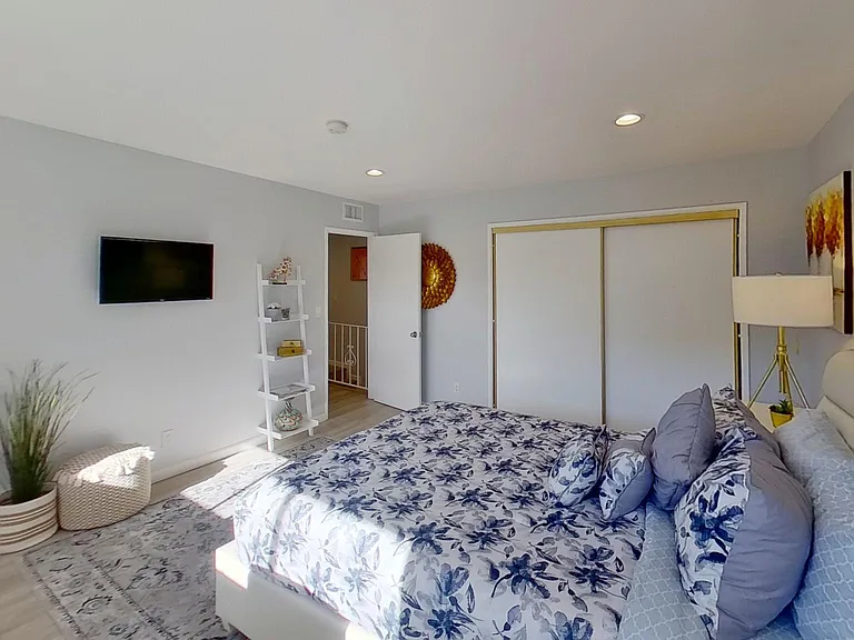 11153 Morrison St — Photo 53