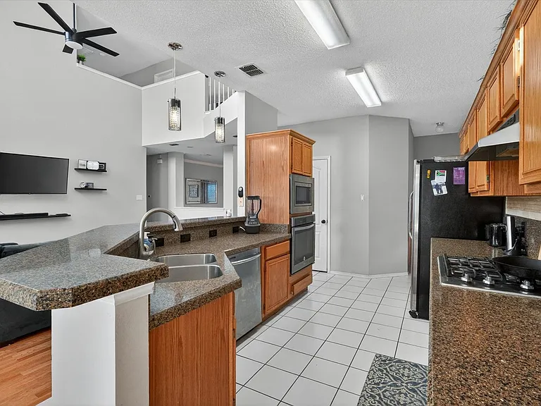 5825 Rockport Ln — Photo 14