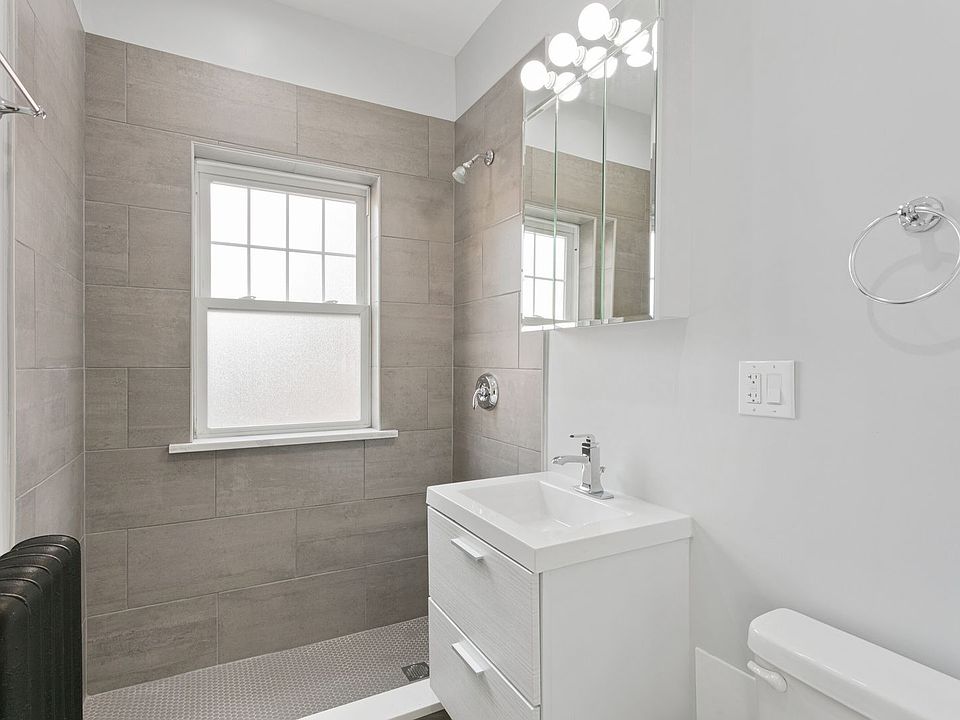 1st image of 1055-67 W Glenlake Ave #3S