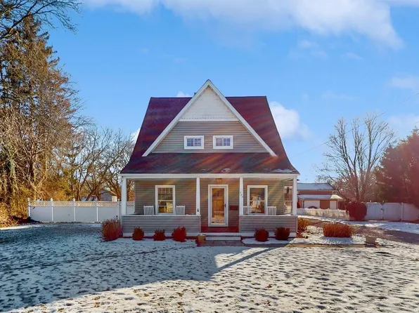 325 Mcconnell Avenue, Bayport, NY 11705