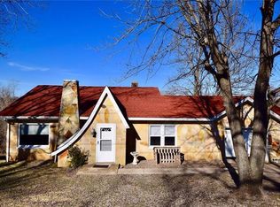 708 E Clement St, De Soto, MO 63020