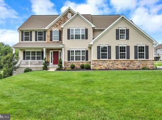 355 Westview Dr, Akron, PA 17501