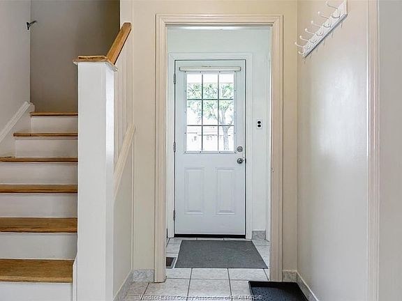 5th image of 2163 College Ave