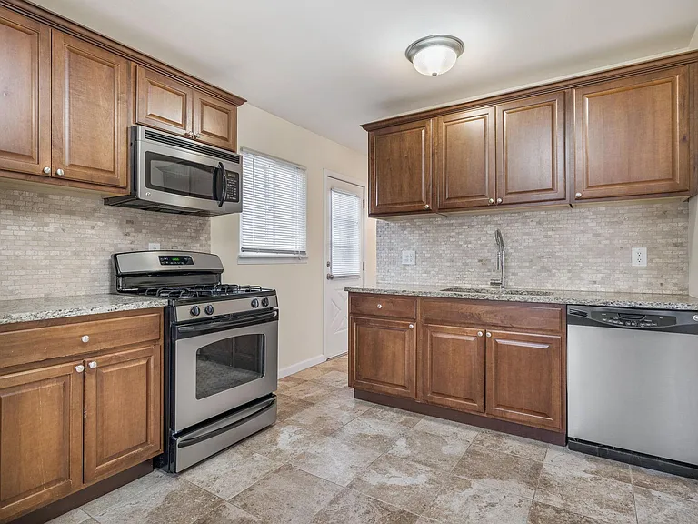 973 E Forteen Mile Rd — Photo 6
