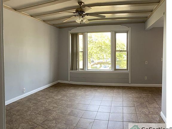 3rd image of 546 E Oakwood Blvd #2