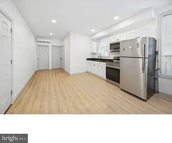 3 bed, 1.0 bath, 1973 sqft, $1,800 — Photo 2
