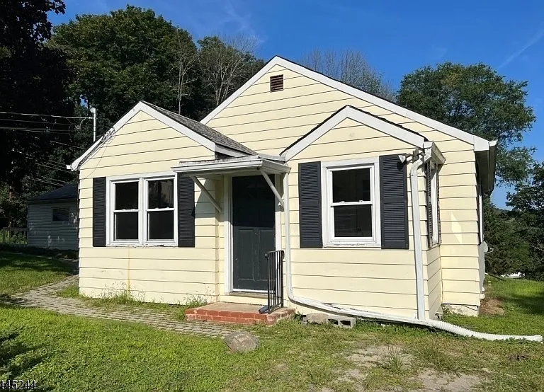 16 Mattison Ave — Photo 1