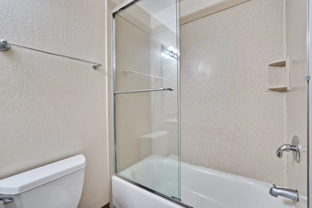 2 bed, 1.5 bath, 849 sqft, $3,200 — Photo 4
