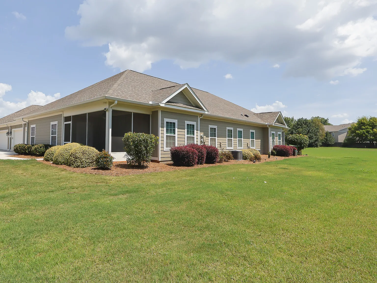 2 bed, 2.5 bath, 1918 sqft, $2,095 — Photo 4