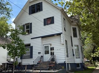 412 N Roosevelt Ave, Bloomington, IL 61701