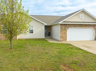 1285 Britney Dr, Lebanon, MO 65536