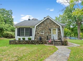 135 Shore Dr, New Windsor, NY 12553