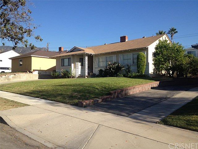 1st image of 824 Amherst Dr