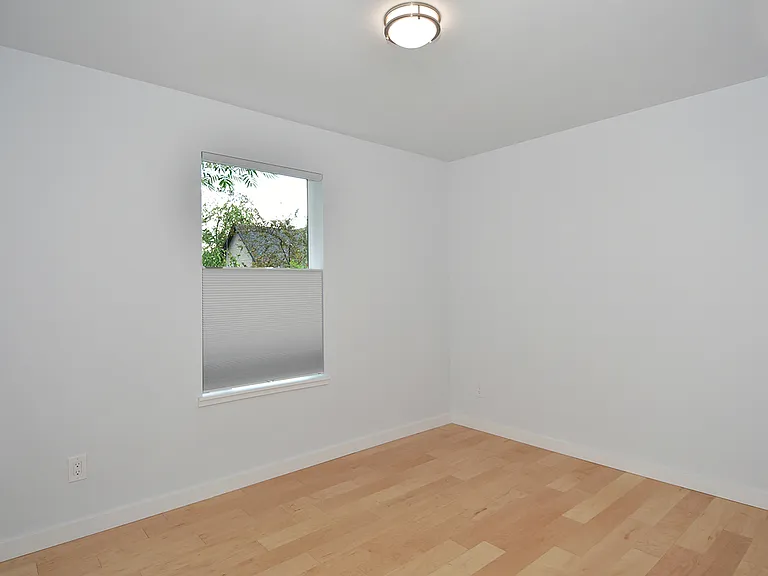 713B 27th Ave — Photo 11