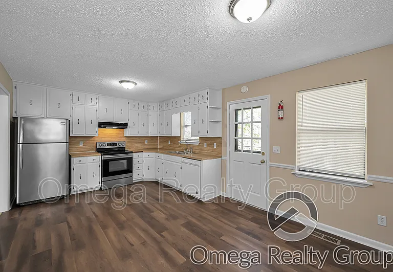 3126 Sleepy Hollow Dr — Photo 13