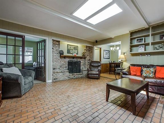 4th image of 925 Loganwood Ave