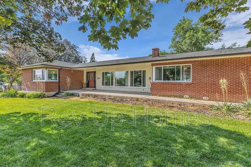 3 bed, 2.0 bath, 1763 sqft, $2,250 — Photo 1