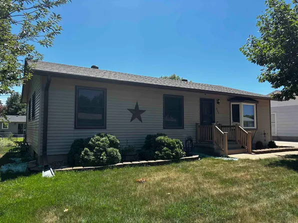904 E 4th St, Hastings, NE 68901