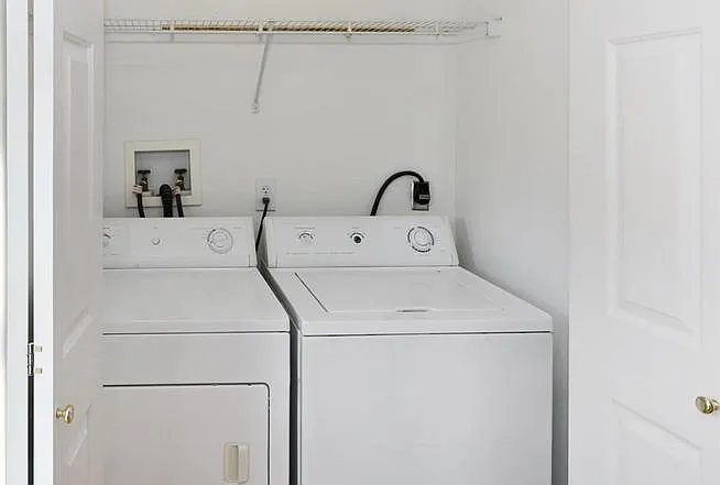 24 Burrell St — Photo 12