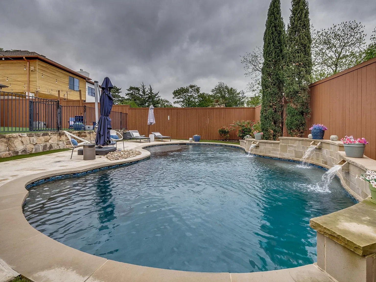 5 bed, 3305 sqft, $9,500 — Photo 3