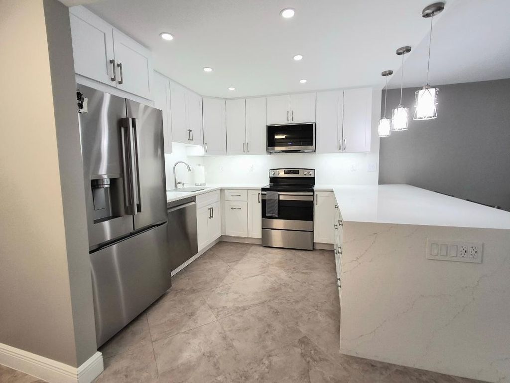 1421 N Ocean Blvd S #102, photo 3