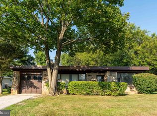 2013 Boxwood Dr, Broomall, PA 19008