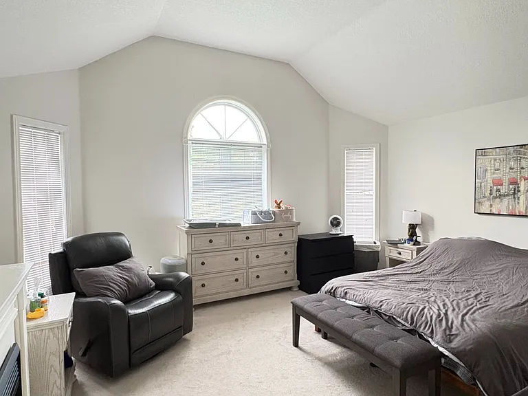 2 Woodcrest Ct — Photo 17