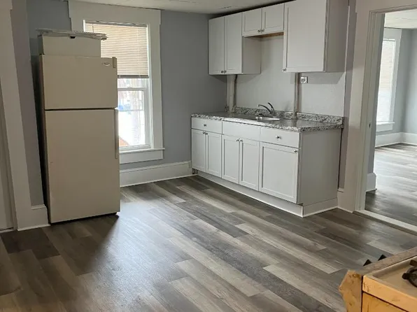 242 E High St, Manchester, NH