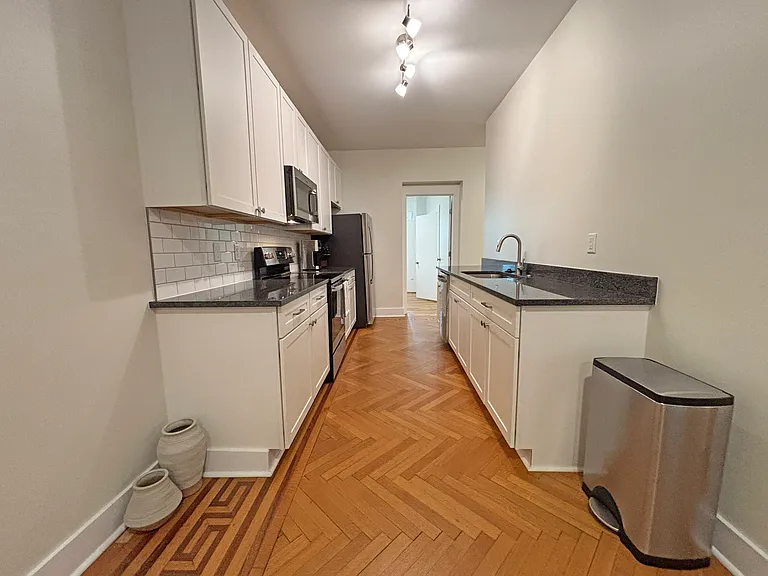 52 Albemarle Pl — Photo 8
