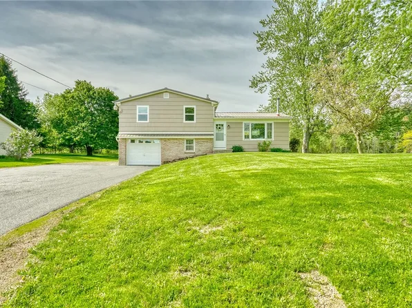 1815 Woodard Rd, Webster, NY 14580