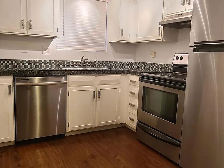 2401 N 70th St #G — Photo 11