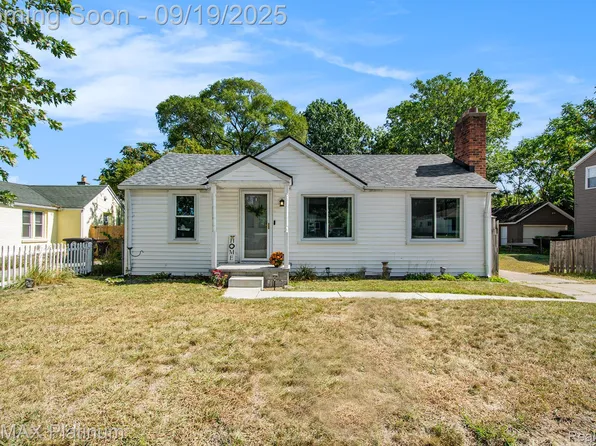 20380 Floral St, Livonia, MI 48152