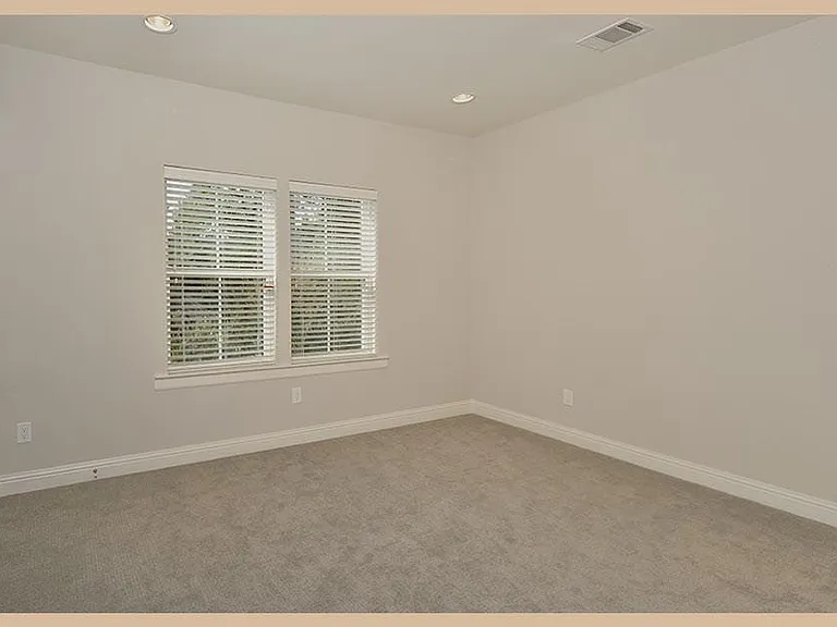 215 Willow St — Photo 16