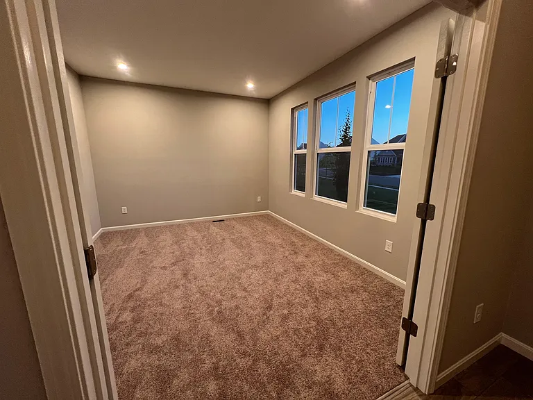 6976 Briarcliff Ct — Photo 17