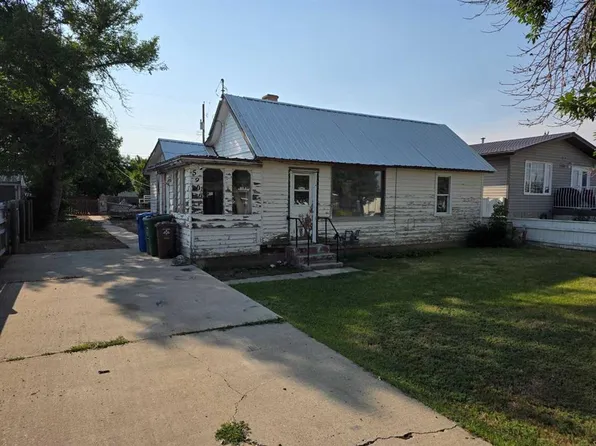 5906 E 54th St, Taber, AB T1G 1K3