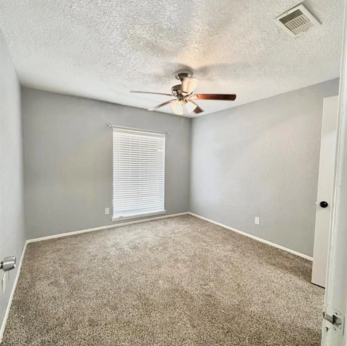 3 bed, 2.0 bath, 1722 sqft, $2,200 — Photo 1