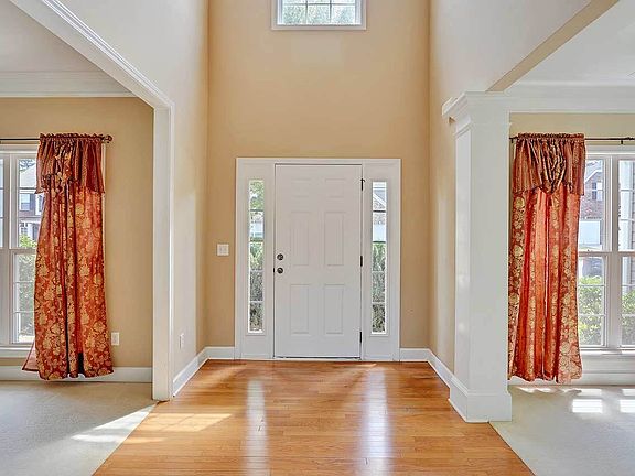 3rd image of 125 Heritage Point Dr
