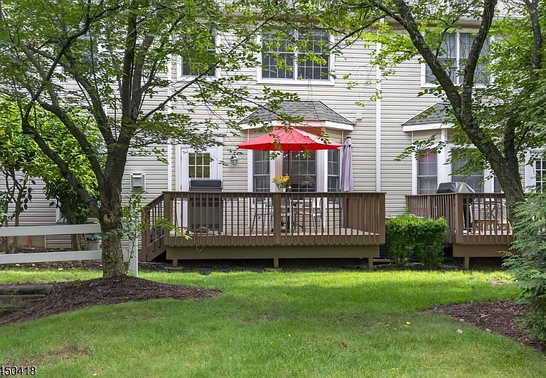 90 Winged Foot Dr — Photo 35