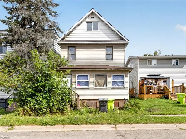 678 Albert St W, Sault Ste Marie, ON P6A 1C6