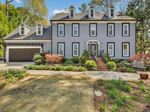 127 Lochwood West Dr, Cary, NC 27518