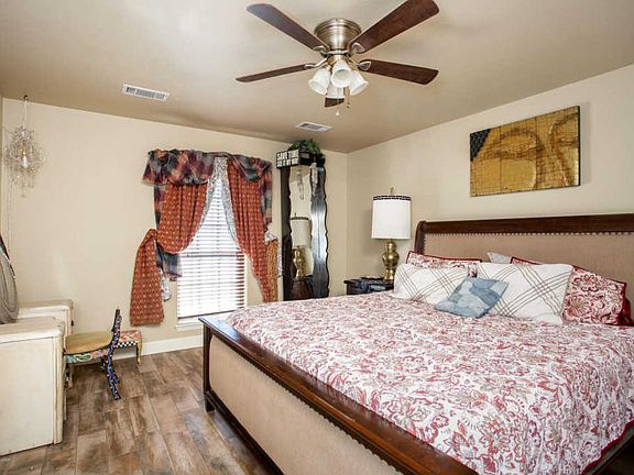 4th image of 3902 Durham Dr