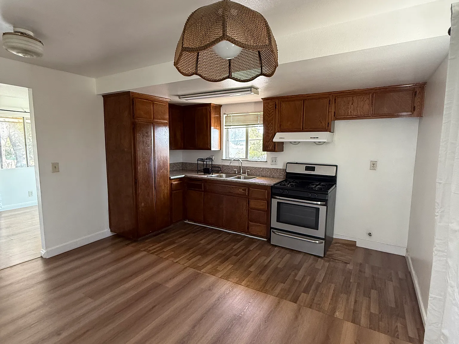 333 E 5th St — Photo 3