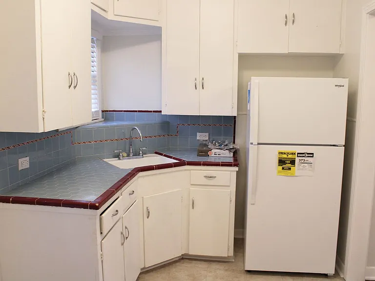 2825 W Woodlawn Ave — Photo 12