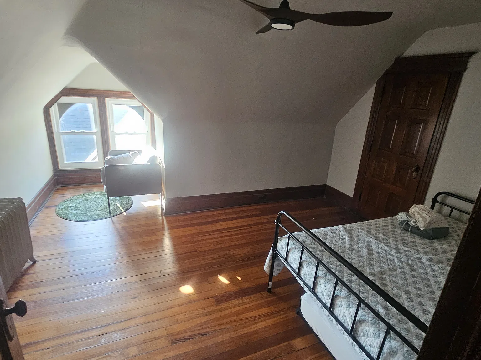 662 Van Dyke St — Photo 2