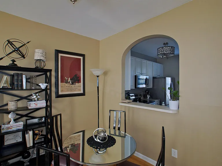 405 Hamlet Park Dr #1 — Photo 6